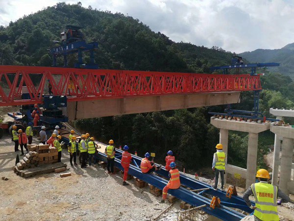 山东济南150吨架桥机厂家提供龙门吊