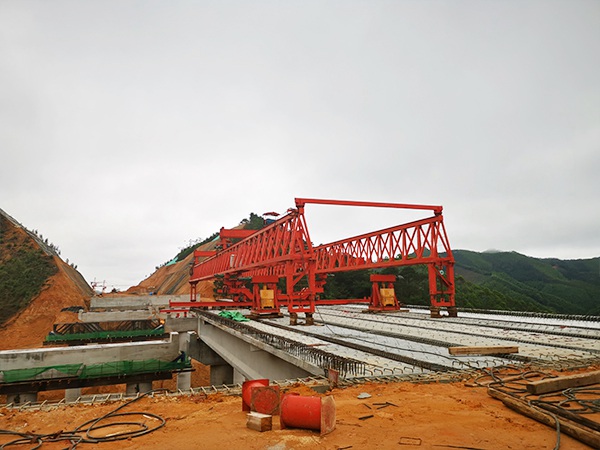 江苏淮安200吨架桥机厂家